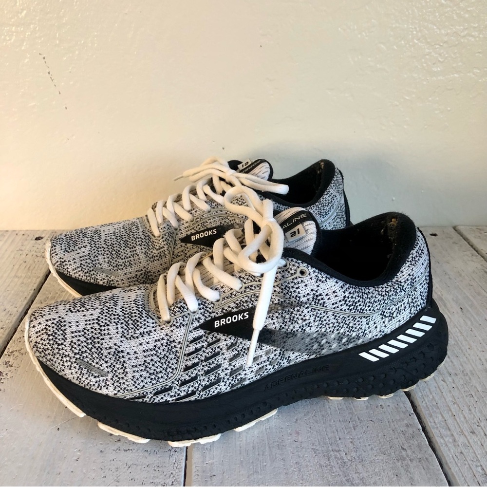 Brooks Women’s Adrenaline GTS 21 Running Shoe Black/White Size 8